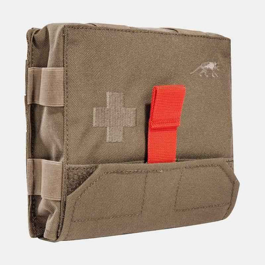 Bolsa botiquín IFAK color coyote con cruz blanca y compartimento rojo