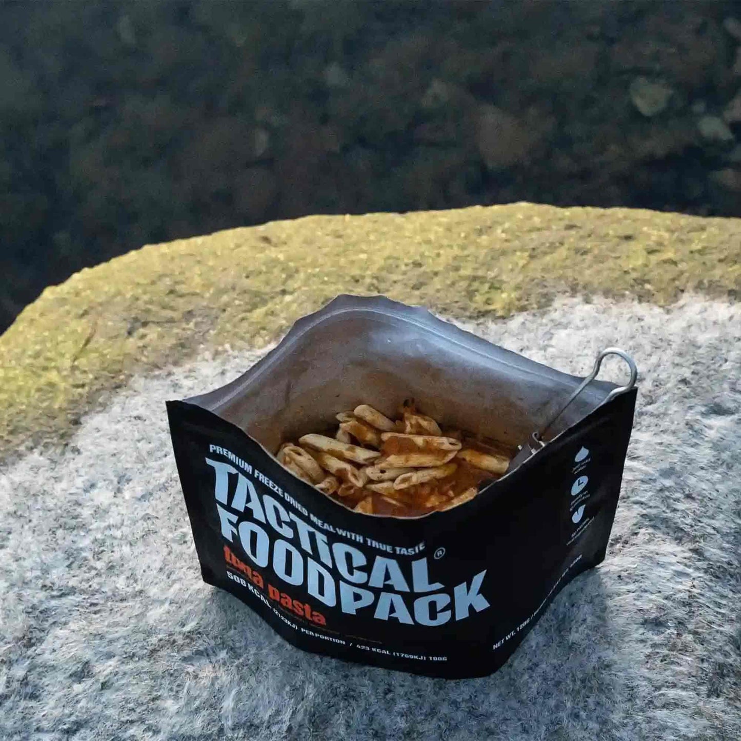 Bolsa de atún con pasta abierta, Tactical Foodpack.