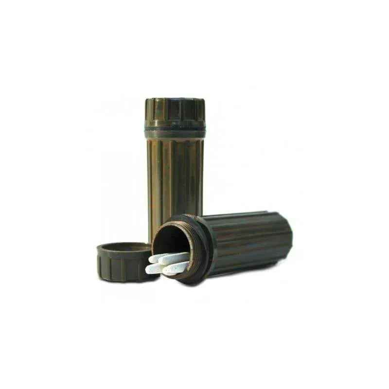 Tubo estanco portacerillas Miltec de metal con tapa negra y cerillas