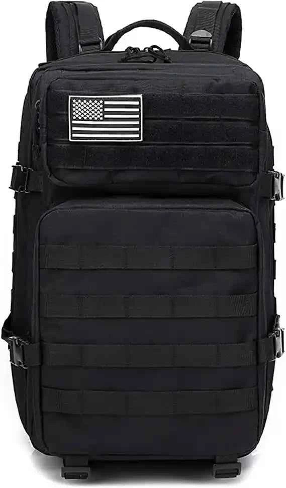 Mochila táctica negra con panel frontal acolchado y compartimentos con cierre.