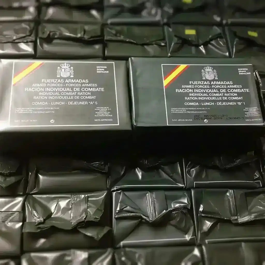 Raciones MRE en sobres de aluminio con etiquetas frontales
