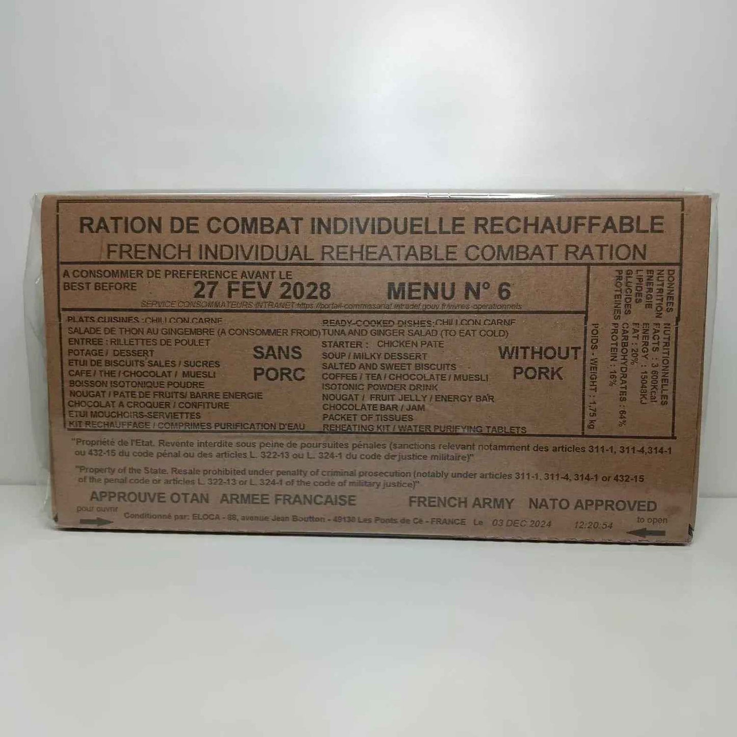 Ración militar francesa, caja marrón con etiqueta Menú N.º 6 y 27 feb 2028.