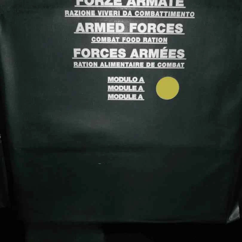 Ración de alimentos de combate en bolsa verde con módulo A y punto amarillo