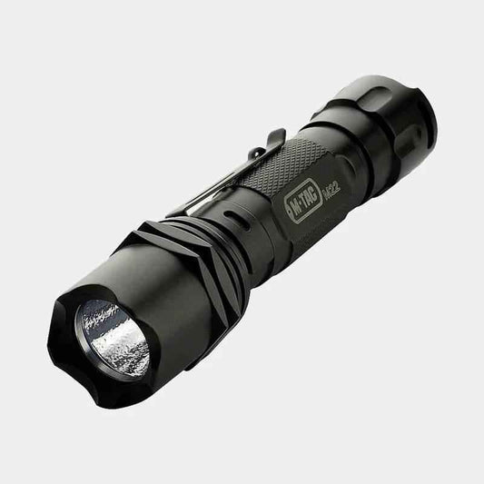 Linterna táctica M22-C M-TAC negra con cabezal frontal y lente protegida