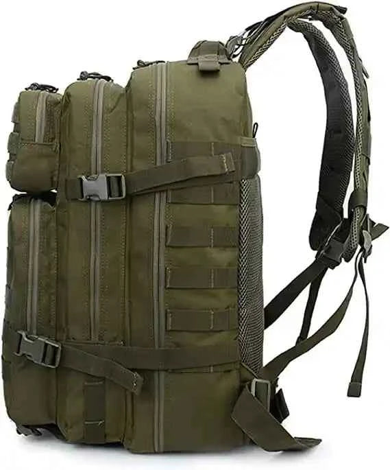 Mochila táctica verde con respaldo acolchado y correas ajustables